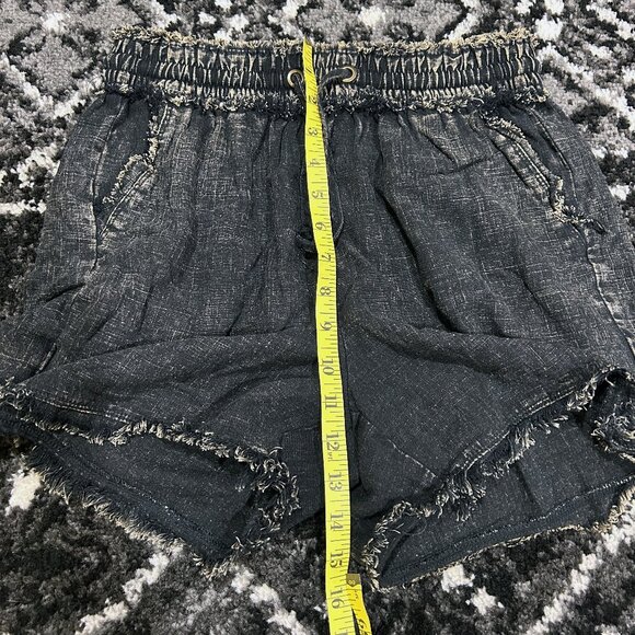 Zenana Mineral Frayed Hem Washed Shorts distressed black size L - Picture 7 of 8